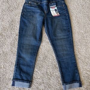 Levi’s Mid-Rise Cropped Jeans